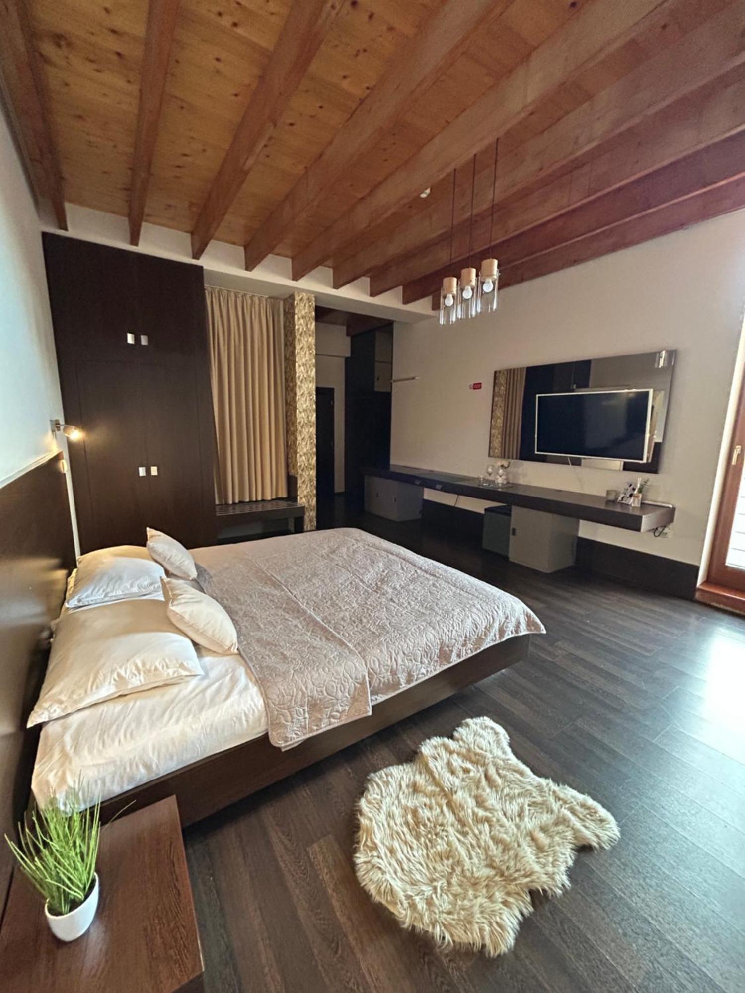 Ar Golden House Hotel Kosice Ngoại thất bức ảnh